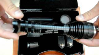 Фонарик Olight M30 Triton